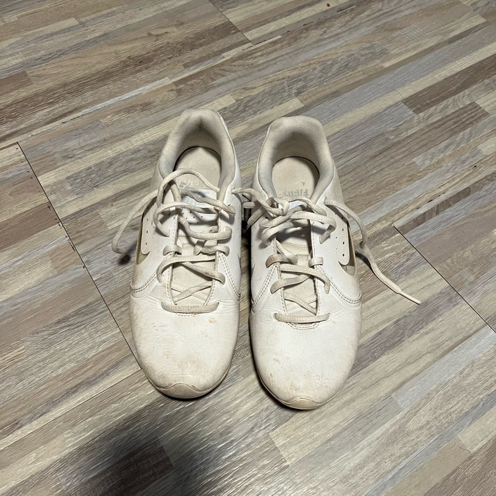 NIKE WHITE SIDELINE CHEER SHOES